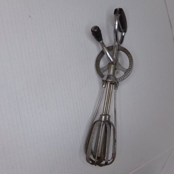 Vintage Besto Hand Held Manual Egg Beater Mixer Whisk - Picture 9 of 10